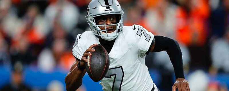 Raiders’ Geno Smith gives encouraging injury update after limping through Broncos game
