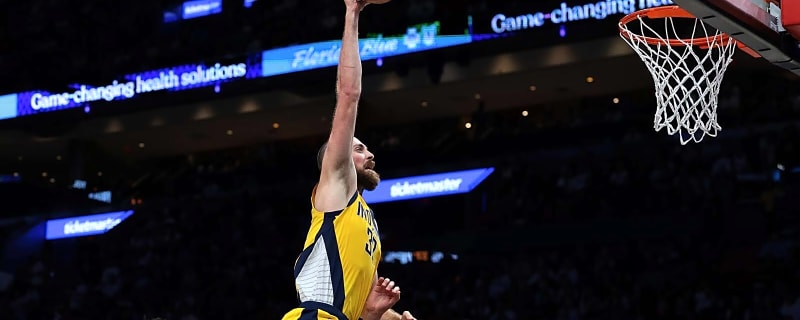 Pacers’ Jay Huff unleashes Statue of Liberty dunk on Heat