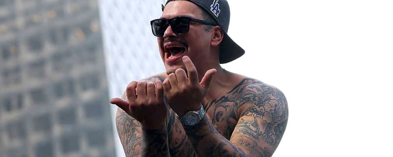 Watch Anthony Banda receive Dodgers 2025 World Series ring before Twins series