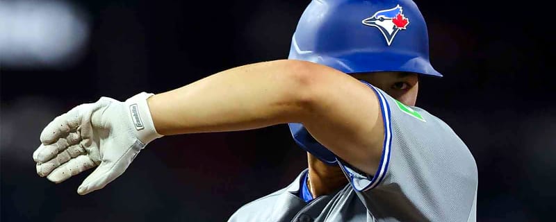 Blue Jays outfielder exits Rays game with hamstring injury