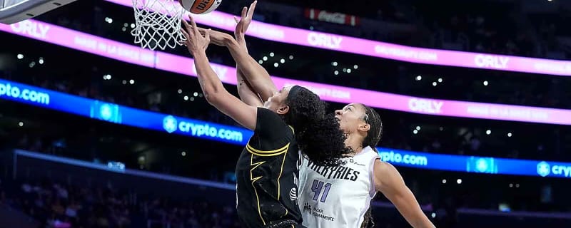 Valkyries’ Kiah Stokes exits Sparks game with concerning injury