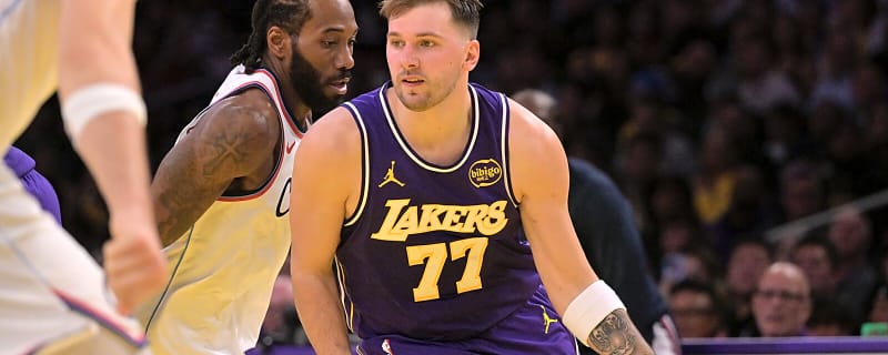 Lakers’ Luka Doncic reacts to Jaxson Hayes having his back against Kris Dunn