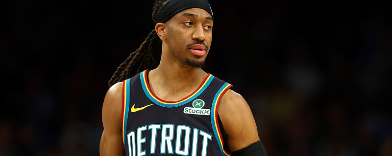 Pistons’ Daniss Jenkins beats 1st quarter buzzer with unreal triple