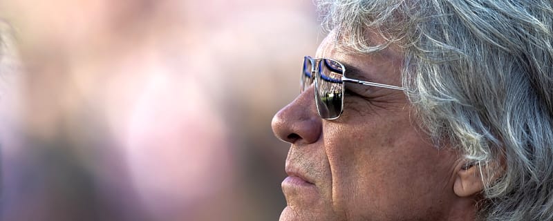 Bon Jovi visited by NFL commissioner Roger Goodell at 7th Madison Square Garden show
