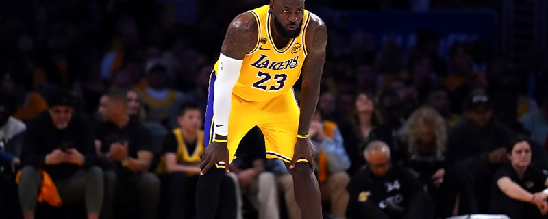 Lakers’ LeBron James has injury scare vs. Thunder in collision with SGA