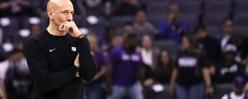 Kings’ Doug Christie seen ripping smelling salts during 28-point loss to Spurs