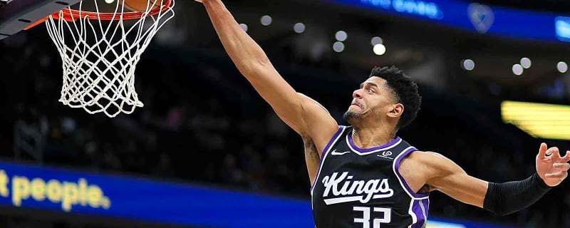 Kings ink promising rookie big man to standard contract
