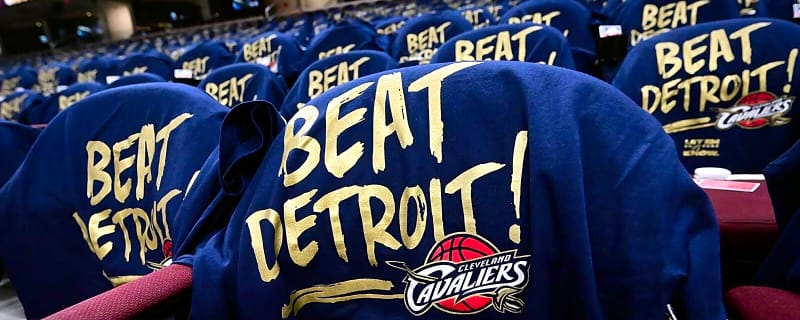 Lucky fan drains $10,000 half court shot during Game 6