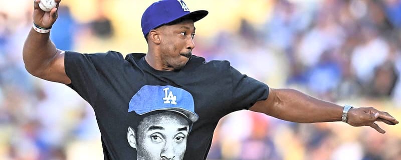 Watch Myles Garrett throw out Dodgers 1st pitch in a Kobe Bryant shirt