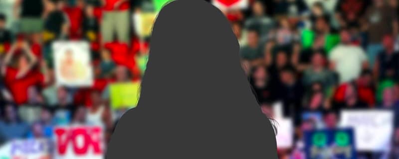 Former WWE champion eats fan’s sign in viral live show clip