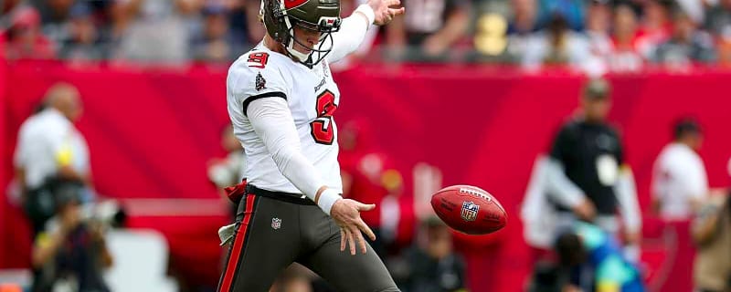 Buccaneers pick up option on key special teamer