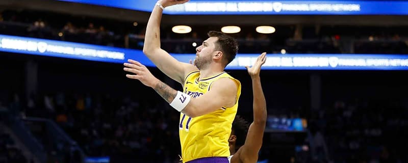 Lakers’ Luka Doncic erupts on ref after savagely posterizing Hornets player
