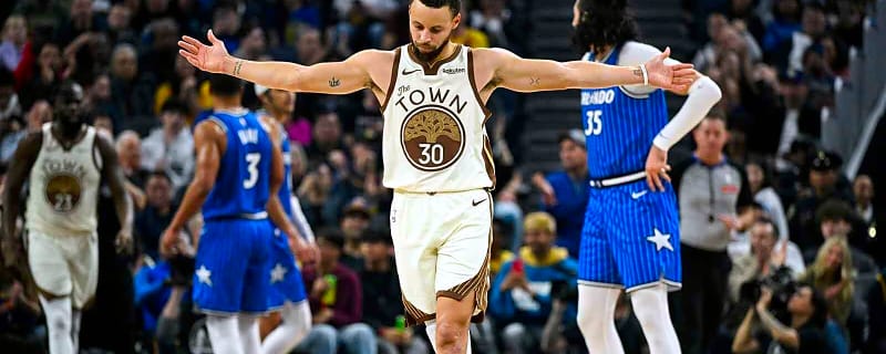 Warriors’ Stephen Curry does a little dance after nailing 3-pointer