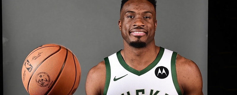 Bucks’ Thanasis Antetokounmpo makes Giannis proud with sweet lefty jam