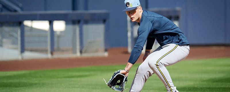 Brewers closing in on 8-year deal with shortstop prospect
