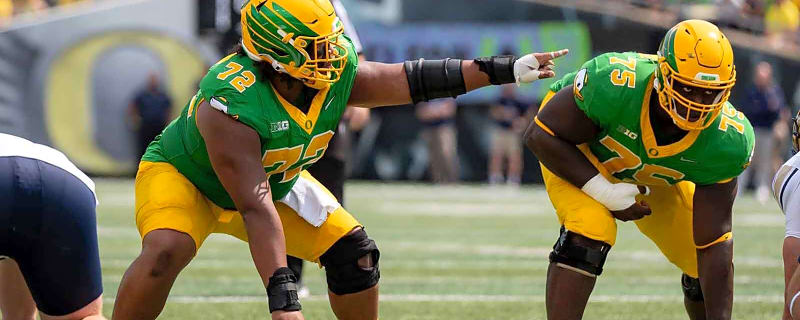 Oregon center announces return for 2026 season before Orange Bowl