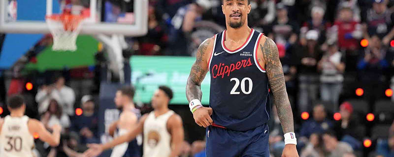 Clippers’ John Collins exits Lakers game with head injury