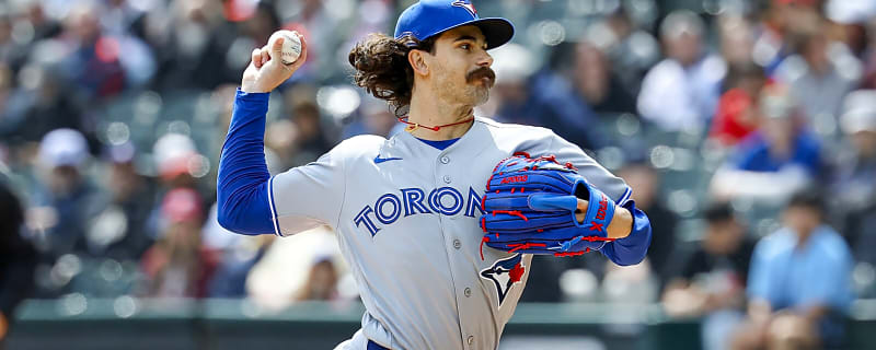 Dylan Cease reacts to Alejandro Kirk’s injury scare vs. White Sox