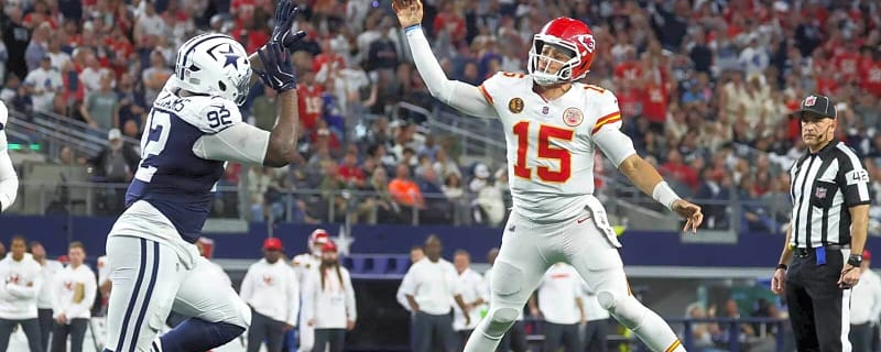 Chiefs lose both starting tackles to injury during Cowboys game