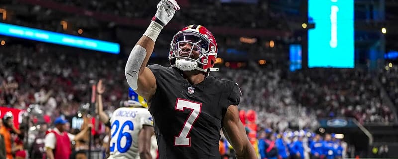 Falcons’ Bijan Robinson gets attention-grabbing Barry Sanders comp from Super Bowl-winning HC