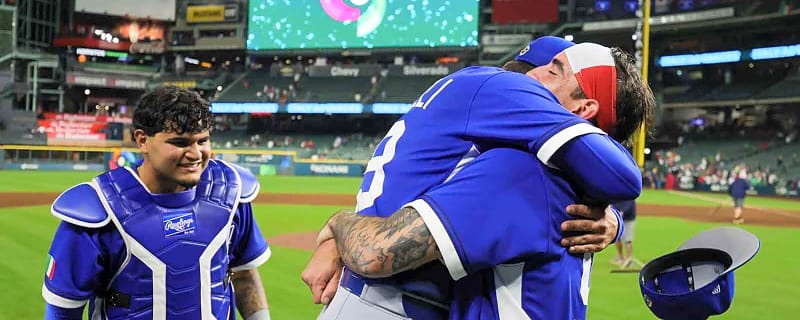 Francisco Cervelli drops mic after winning Pool B over Team USA, Mexico