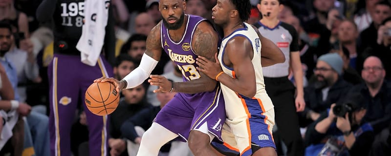 Watch LeBron James meet draftmate Carmelo Anthony before Lakers-Knicks clash