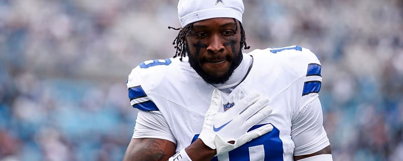 Ryan Flournoy hoists Marshawn Kneeland jersey after MNF victory