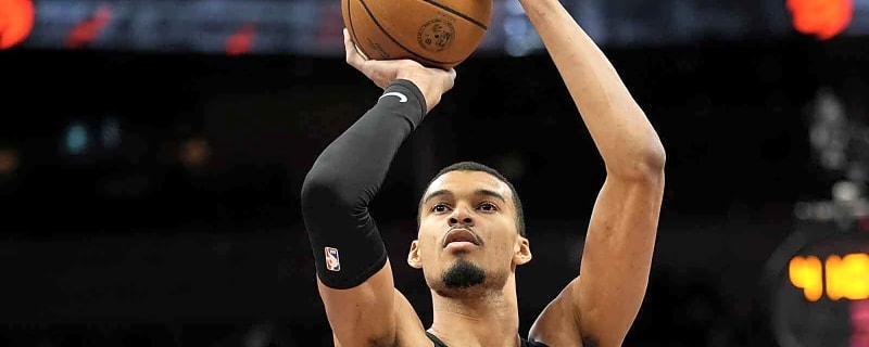 Spurs fan dresses up as actual alien for Victor Wembanyama warmup vs. Raptors