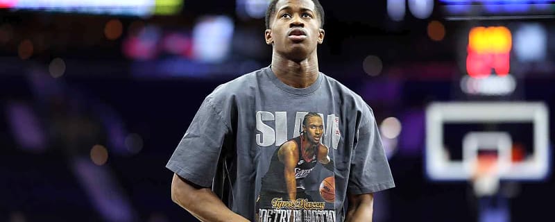Watch 76ers’ VJ Edgecombe ruthlessly put young fan on poster