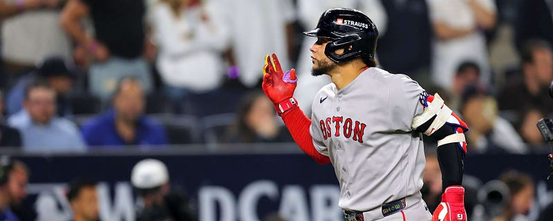 Red Sox's Willson Contreras Zips Lips Regarding Managerial Decisions