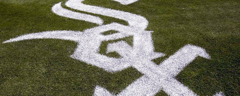 Why a franchise legend is suing the White Sox
