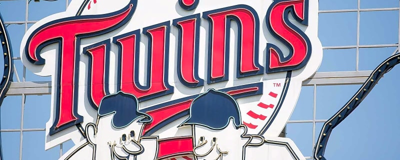 Twins Celebrity look-a-likes on Bark at the Park Night is everything