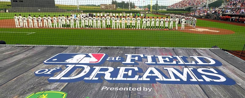 Watch Twins legends play catch with their sons at Field of Dreams stadium
