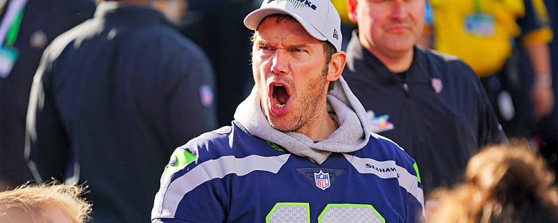 Seahawks superfan Chris Pratt parties it up with Sam Darnold in locker room after Super Bowl win