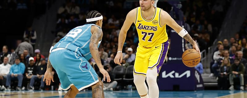 Rare Luka Doncic dunk in Lakers-Hornets gets announcers, Buzz City buzzing