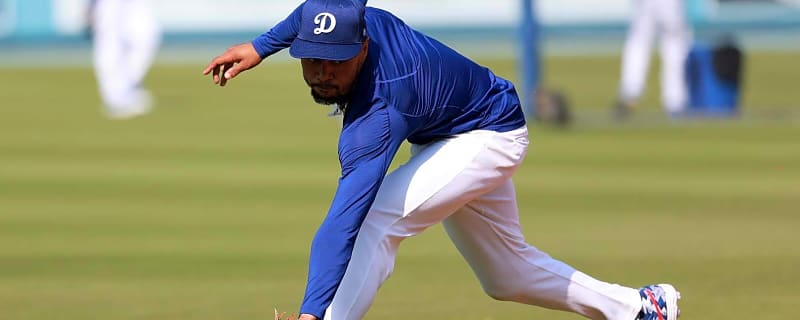 Dodgers shortstop Mookie Betts already doing pregame drills after landing on IL