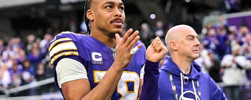 Vikings’ Justin Jefferson is all-in on JJ McCarthy after troubling 2025 season