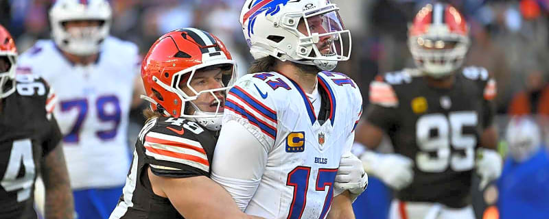 Carson Schwesinger caps stellar rookie season with Defensive Rookie of the Year