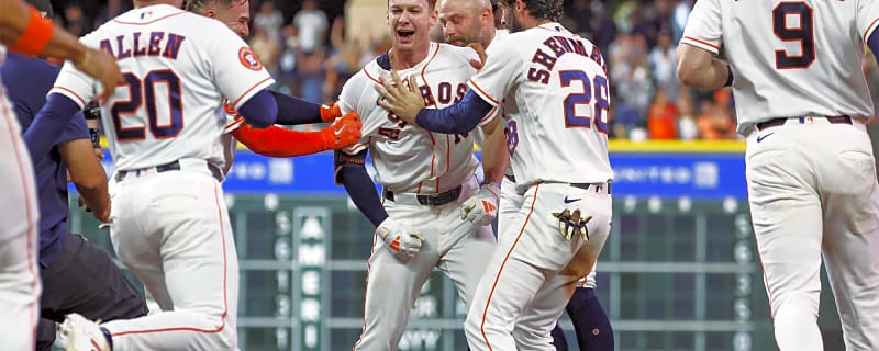 Astros cap off absolutely insane day of comebacks, walk-offs