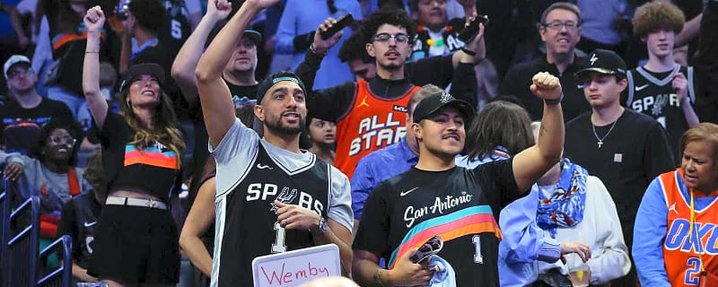 Spurs’ De’Aaron Fox sounds off on fan’s derogatory text that went viral