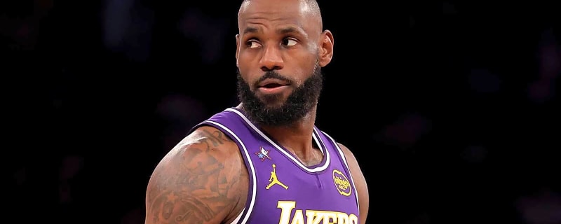 Lakers’ LeBron James rattles the rim with monster dunk vs. Thunder