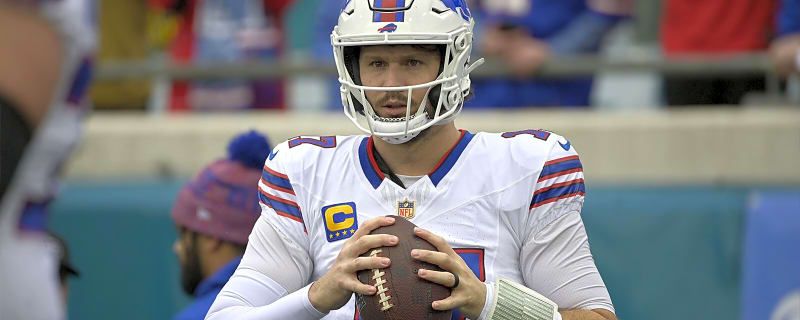 Bills QB Josh Allen suffers injury scare early in Jaguars playoff game