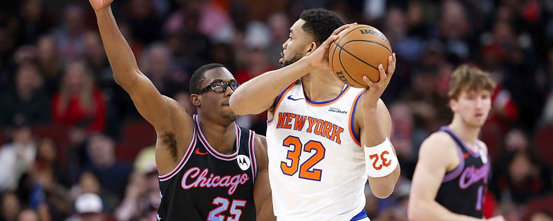 Jalen Smith leaves Knicks game with concerning lower-body injury