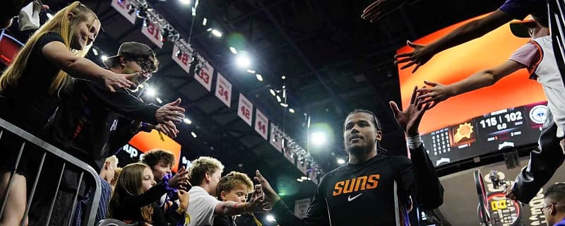Suns surprise Jalen Green at high school jersey retirement ceremony
