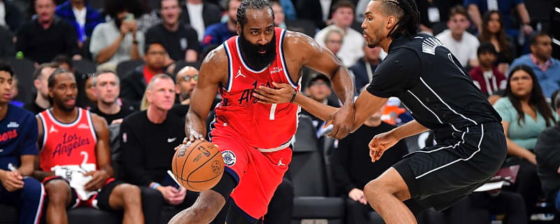 Clippers announcer gives advice to fan following through on ‘eat the tweet’ promise