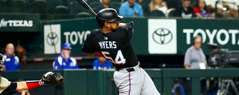 Reds add outfield depth in trade with Marlins