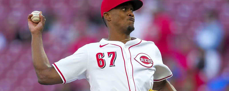 Mariners boost bullpen with righty reliever in Reds trade