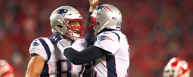 Patriots’ Rob Gronkowski reacts to viral, shirtless Tom Brady images