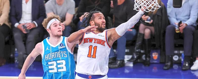 Knicks’ Karl-Anthony Towns gives Jalen Brunson his flowers after dominant win vs. Hornets