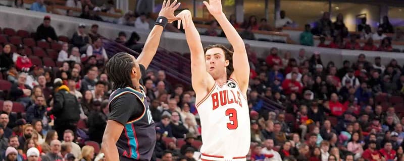 Tre Jones connects with Isaac Okoro for unreal layup vs. Pistons